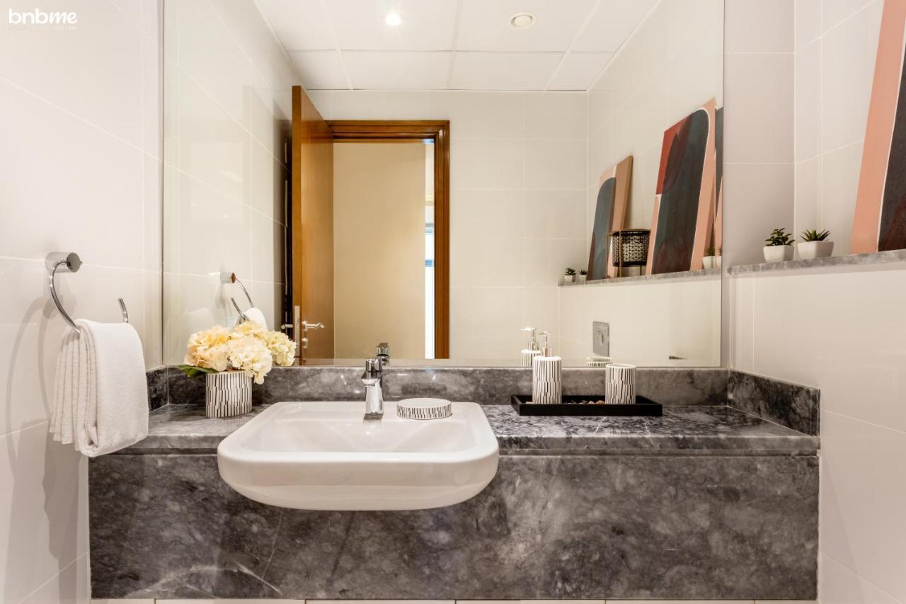 Bnbmehomes - Luxury 2B Apt - Al Habtoor - Amna Tower - 5044 Dubai Esterno foto